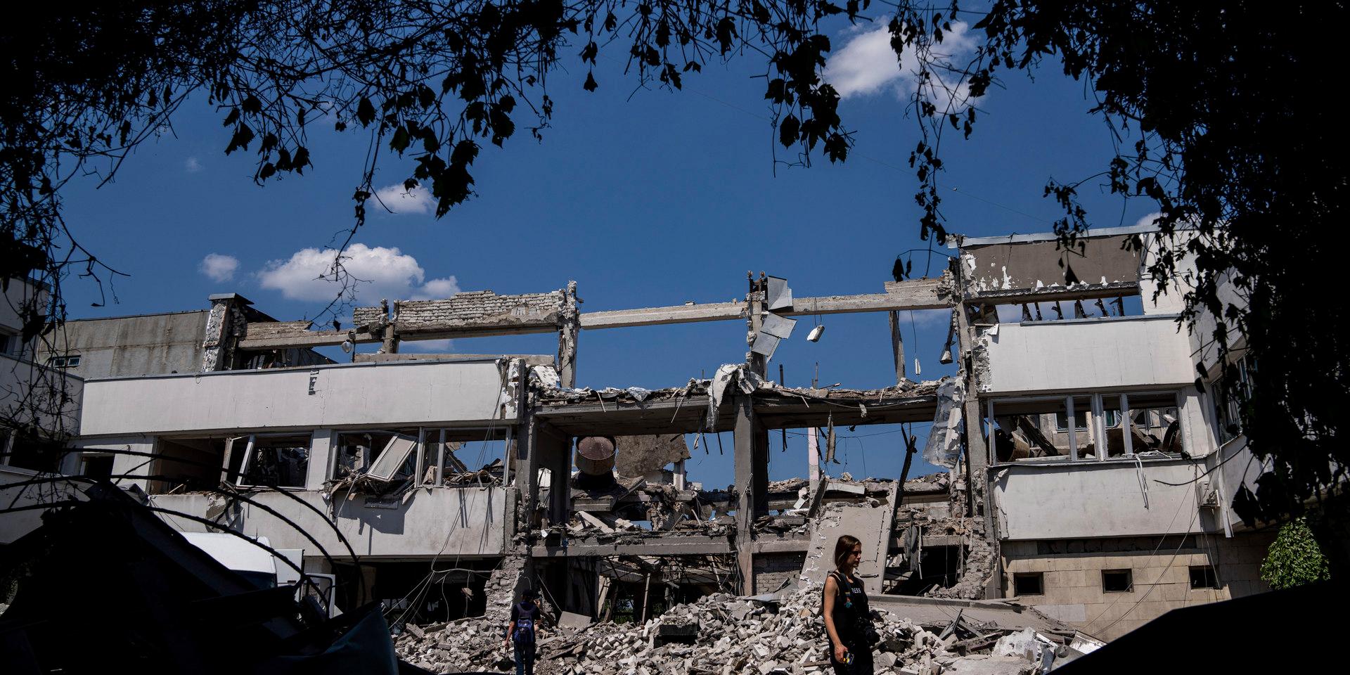 Ett universitet i Charkiv har förstörts i ett ryskt robotangrepp, enligt Ukrainas president Volodymyr Zelenskyj.