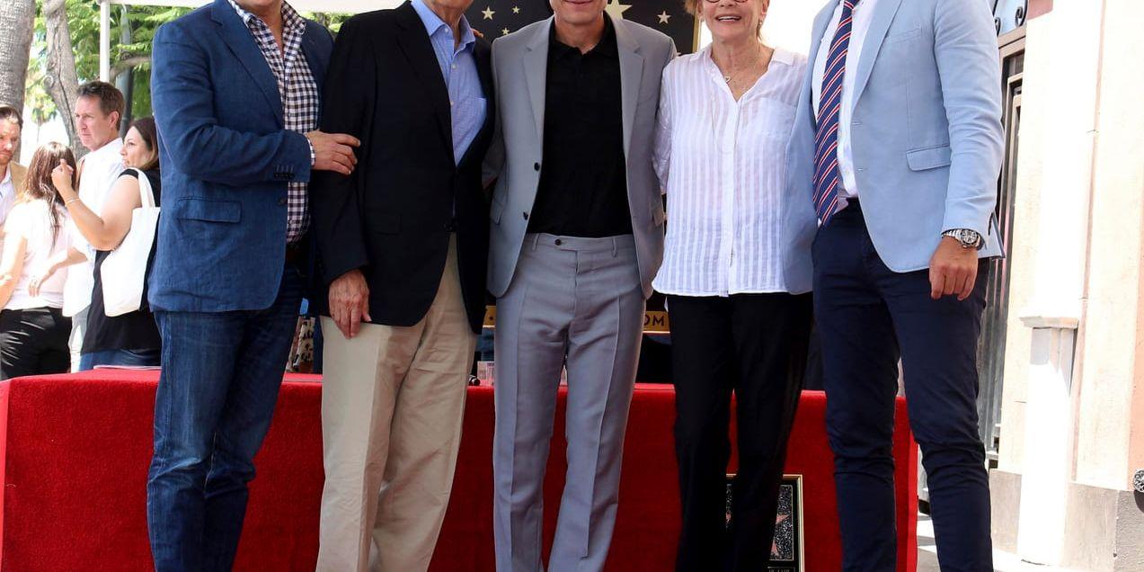 Säsong fem av "Arrested development" har premiär den 29 maj. I bild från vänster: seriens skapare Mitchell Hurwitz och skådespelarna Jeffrey Tambor, Jason Bateman, Jessica Walter och Will Arnett.