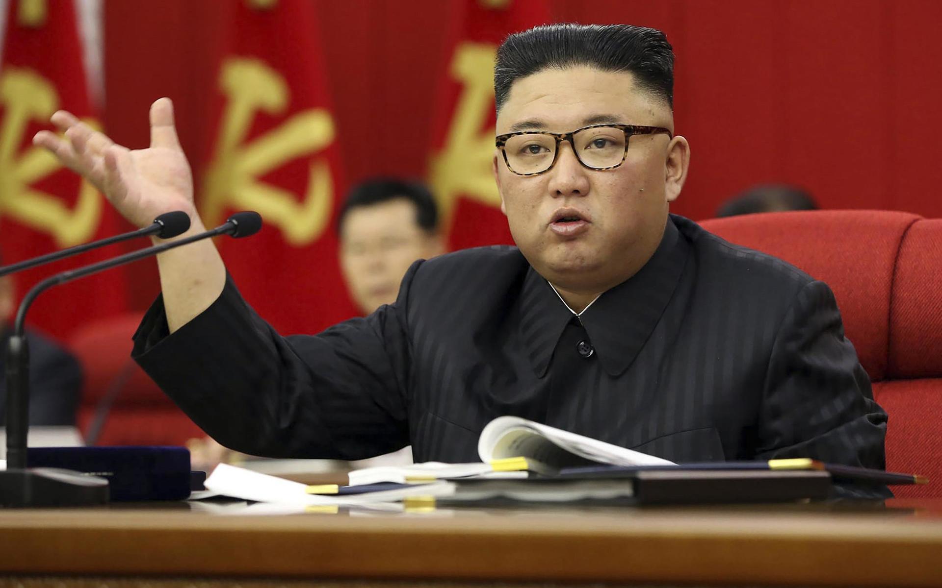 ”Folkets matsituation börjar bli ansträngd eftersom jordbrukssektorn inte lyckats följa sin plan för spannmålsproduktion på grund av skadorna efter förra årets tyfon”, sa Kim Jong-Un.