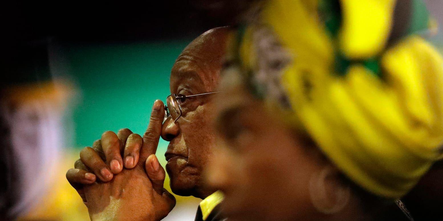 Jacob Zuma lyssnar på vicepresident Cyril Ramaphosa under ett ANC-möte i Johannesburg den 20 januari.