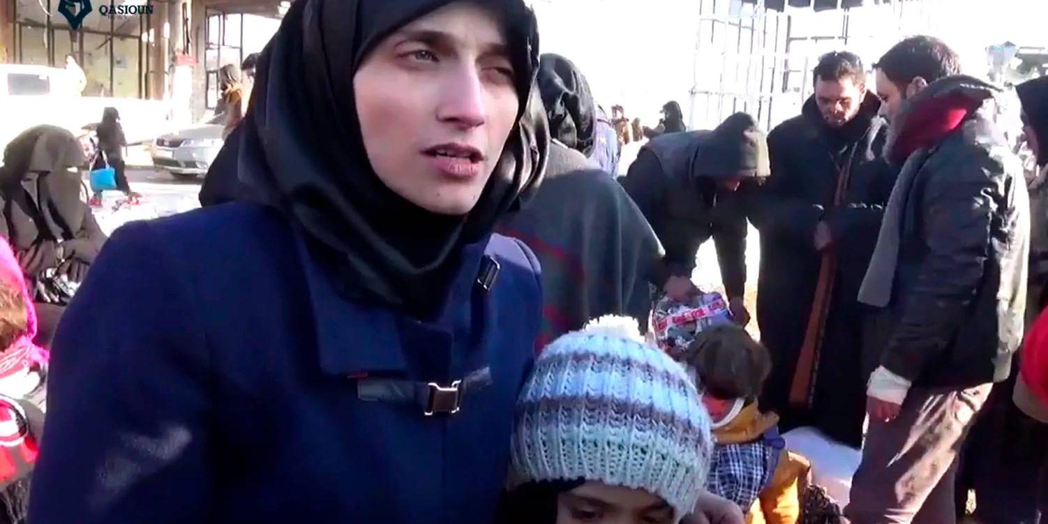 Fatemah och Bana al-Abed, strax efter att de evakuerats från Aleppo. Arkivbild.