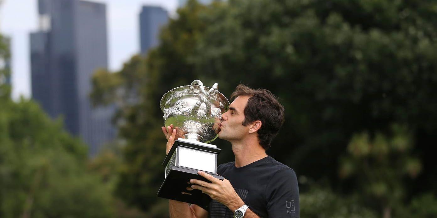 Roger Federer vann Australian Open. Nu jagar han förstaplatsen på världsrankingen. Arkivbild
