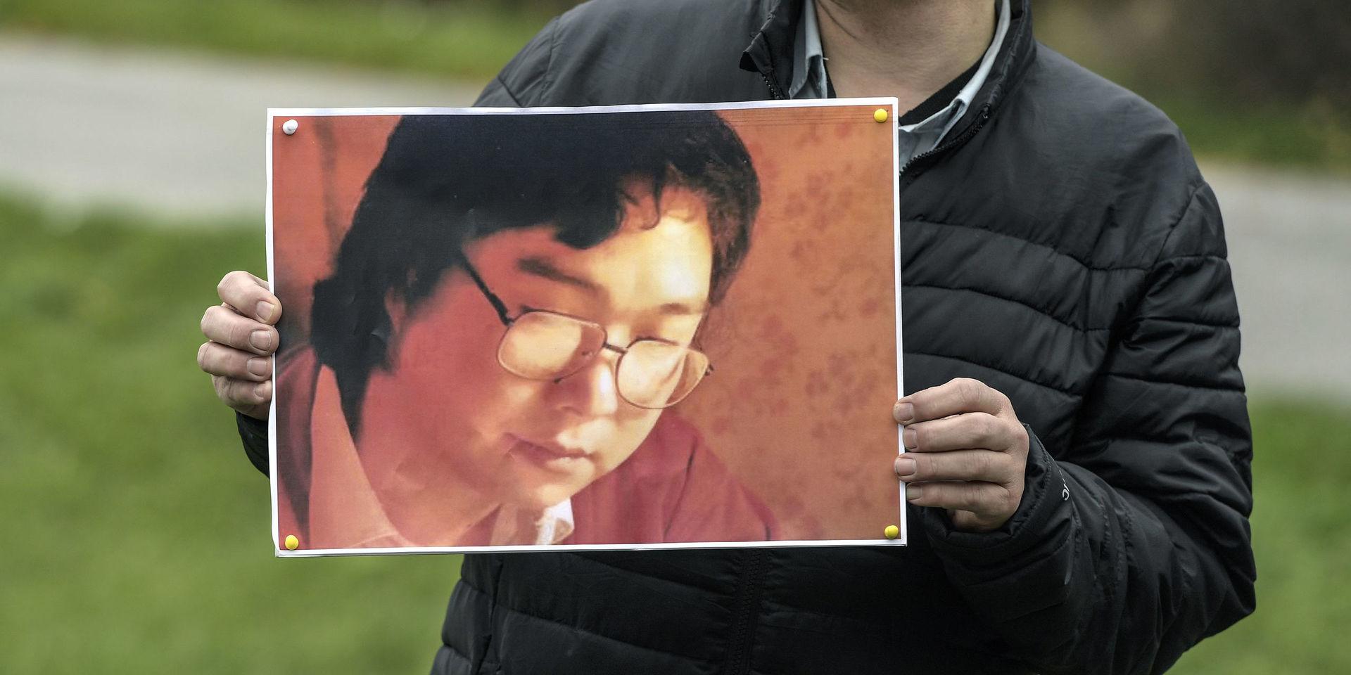 Journalistförbund, Förläggareföreningen, Författarförbund och Svenska Pen arrangerade en stödmanifestation utanför Kinas ambassad för den svensk-kinesiske förläggaren Gui Minhai som då varit frihetsberövad i Kina i tre år.