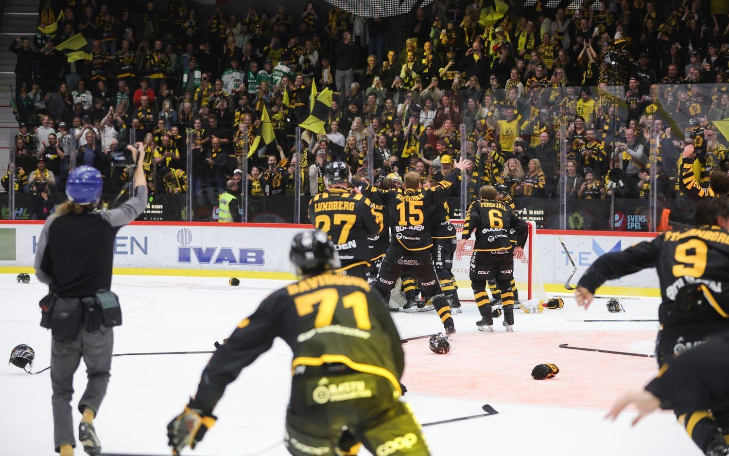 Skellefteå jublar efter SM-guldet.