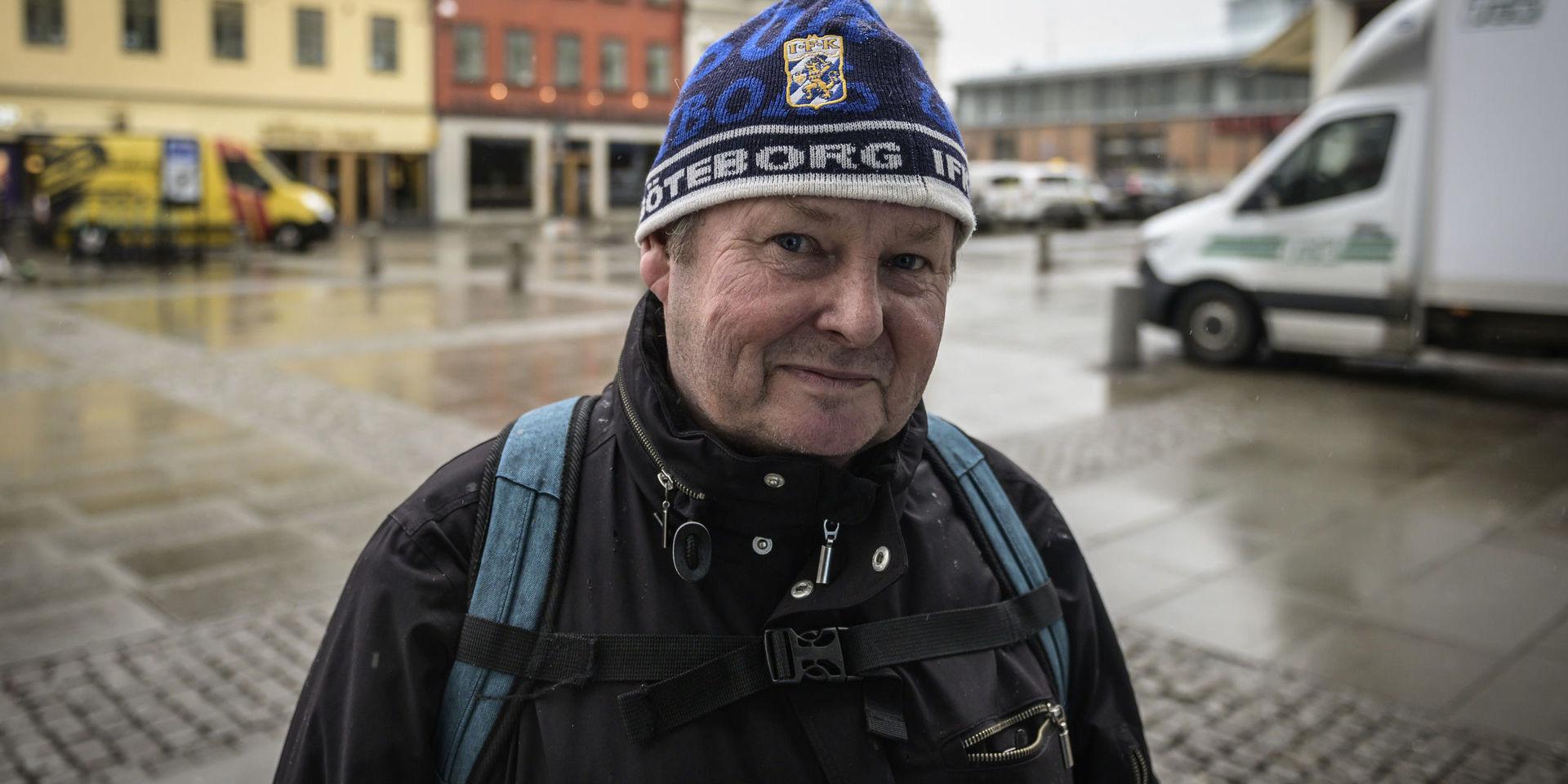 Jan Åke Ryberg tror det blir Blåvitt premiär framför tvn.