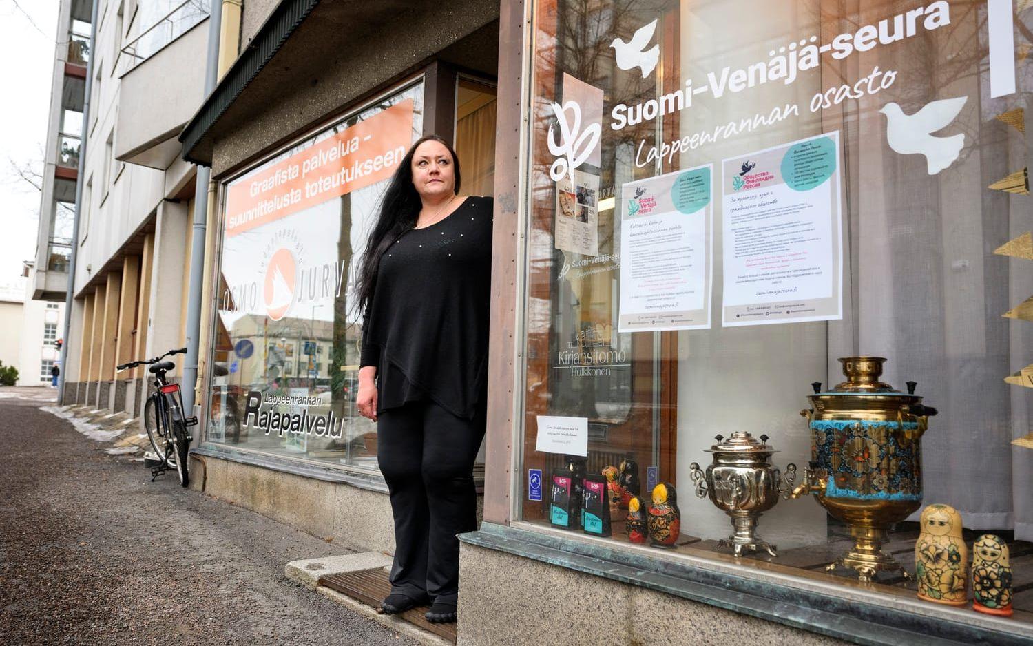 'Jag hoppas på ett slut på kriget. Och på att det slutar med att Ukraina förblir självständigt', säger Tanja Karppinen, ordförande för finsk-ryska föreningen i Villmanstrand.