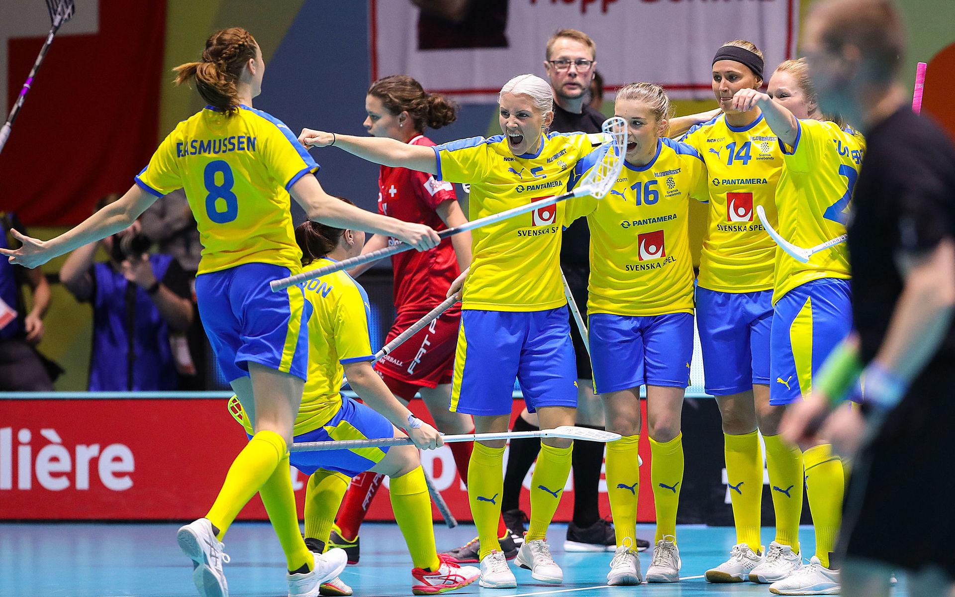 Det blev en galen rysare när Sverige säkrade sjunde raka VM-guldet mot värdnationen Schweiz