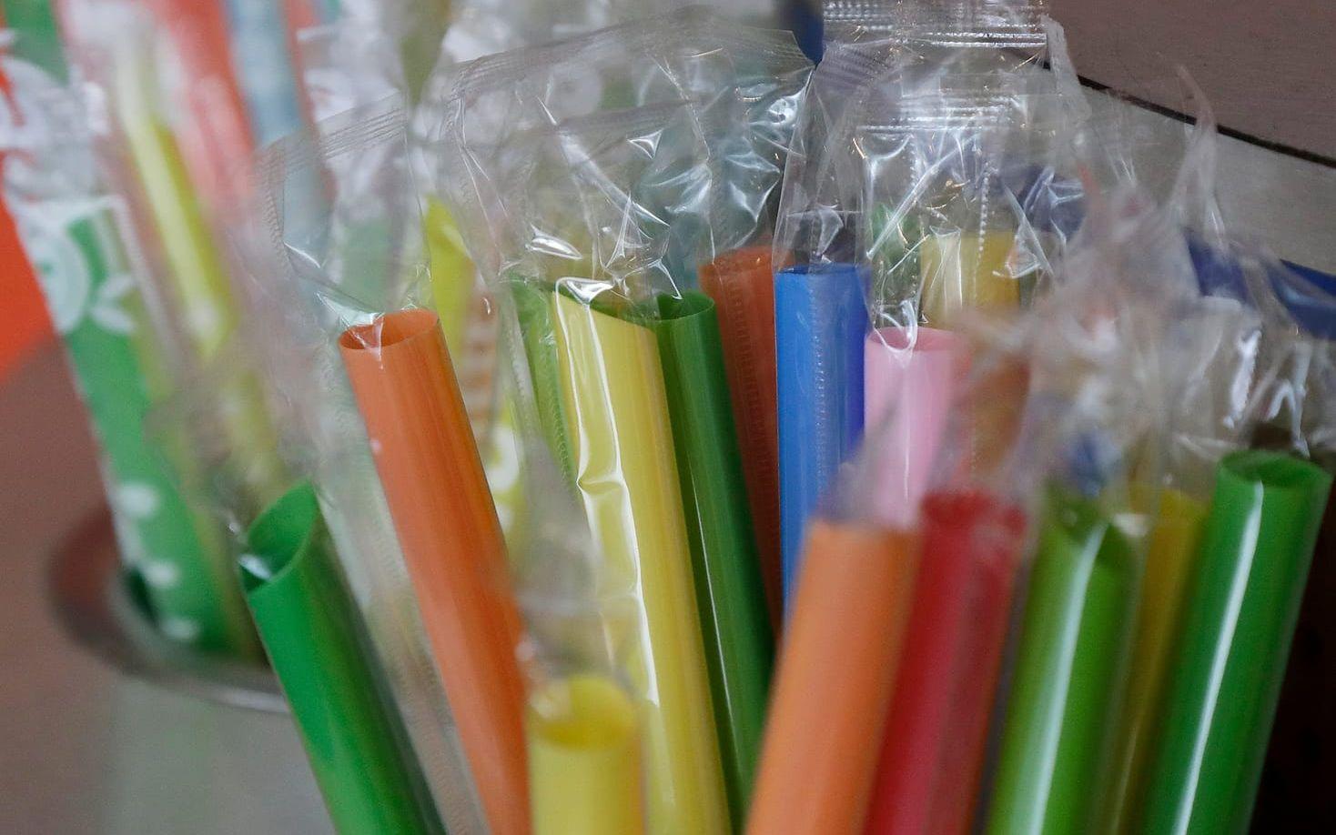 En tonåring i Singapore riskerar fängelsestraff för att ha slickat på ett sugrör. Arkivbild.