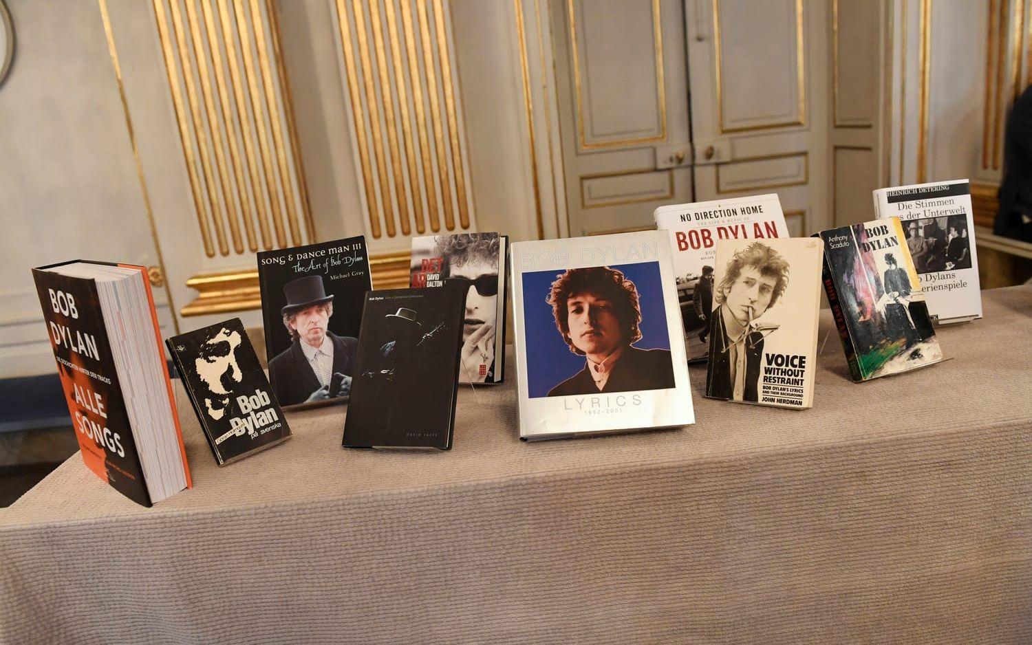 2016 tilldelades Bob Dylan Nobelpriset i litteratur. ”The philosophy of modern song” är den första boken som ges ut av Dylan sedan han fick priset.