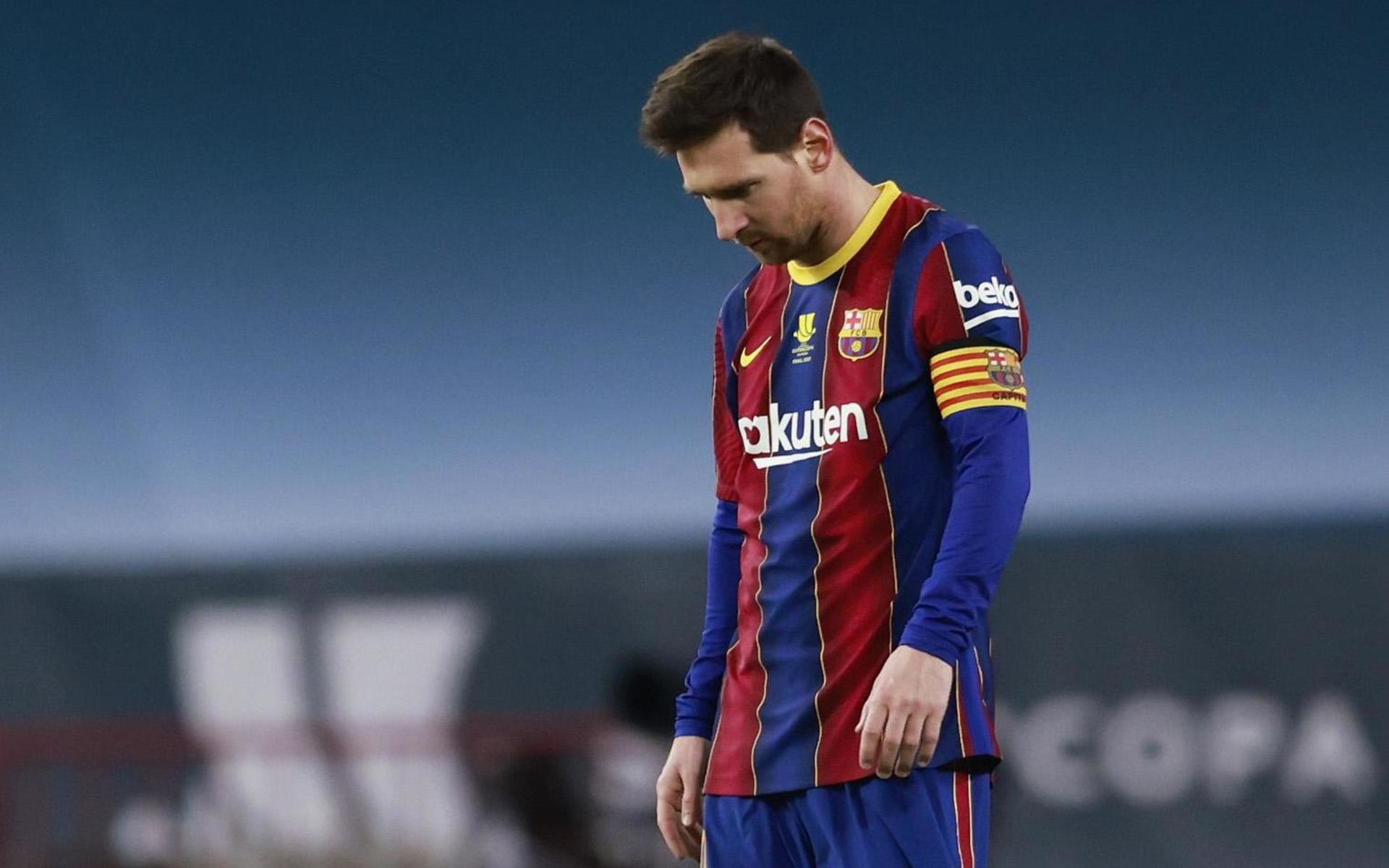 Barcelona uppges vara skyldiga Messi 650 miljoner kronor. 