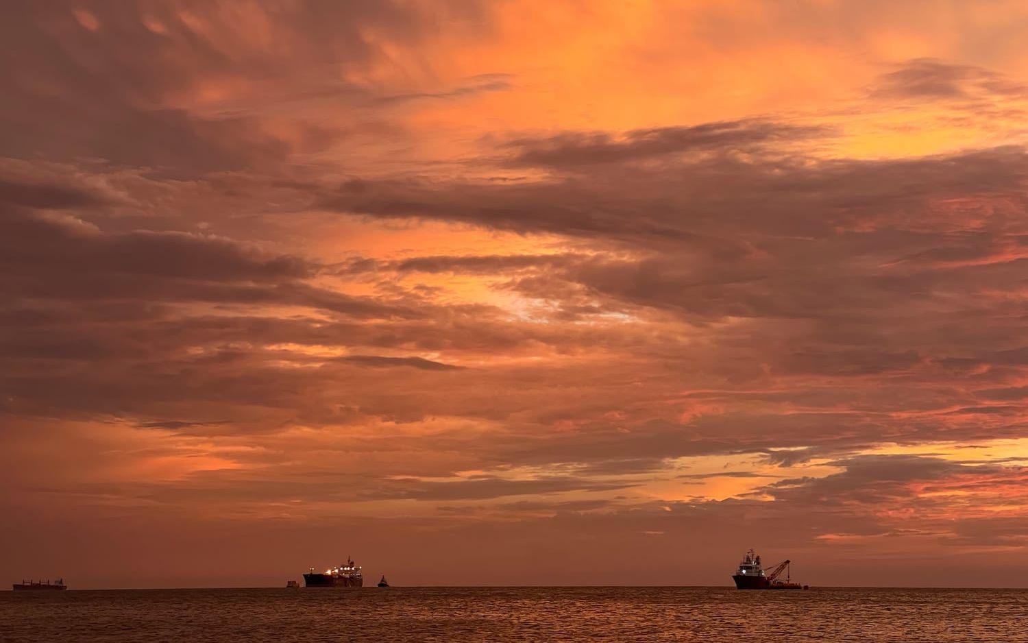 Oljefartyg i Karibiska havet, samtidigt som oljenationen Colombia står värd för ett möte som samlar de länder som vill gå före med utfasningen av fossila bränslen. 