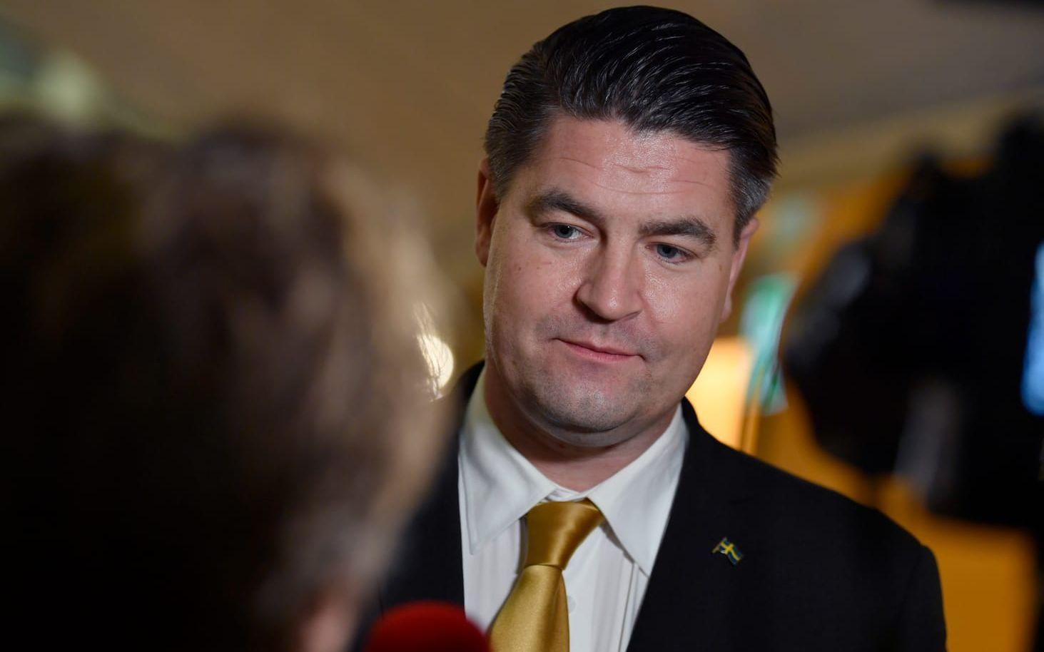 SD:s ekonomiskpolitiske talesperson Oscar Sjöstedt har fått krav från landsdagarna att driva att banker, affärer och krogar ska tvingas acceptera kontanter. Arkivbild