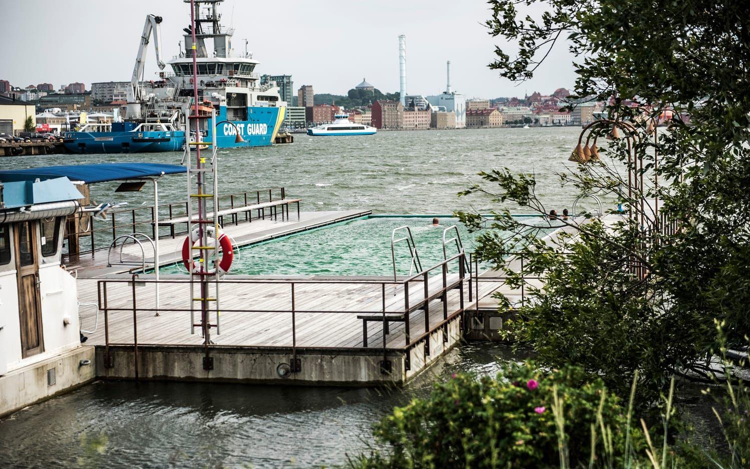 Viktigt med säkerhet vid och i vattnet. Runt Göteborg finns mycket vatten och simkunskap är viktigt för att känna sig trygg och veta vad man ska göra om det händer något i vattnet.