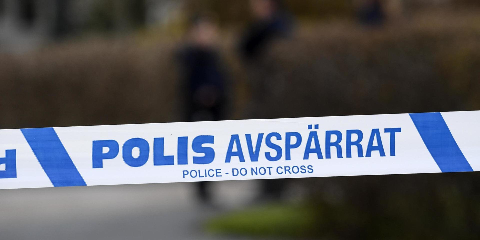 En man har gripits efter att ha dragit kniv mot två personer i Vänersborg. Arkivbild.