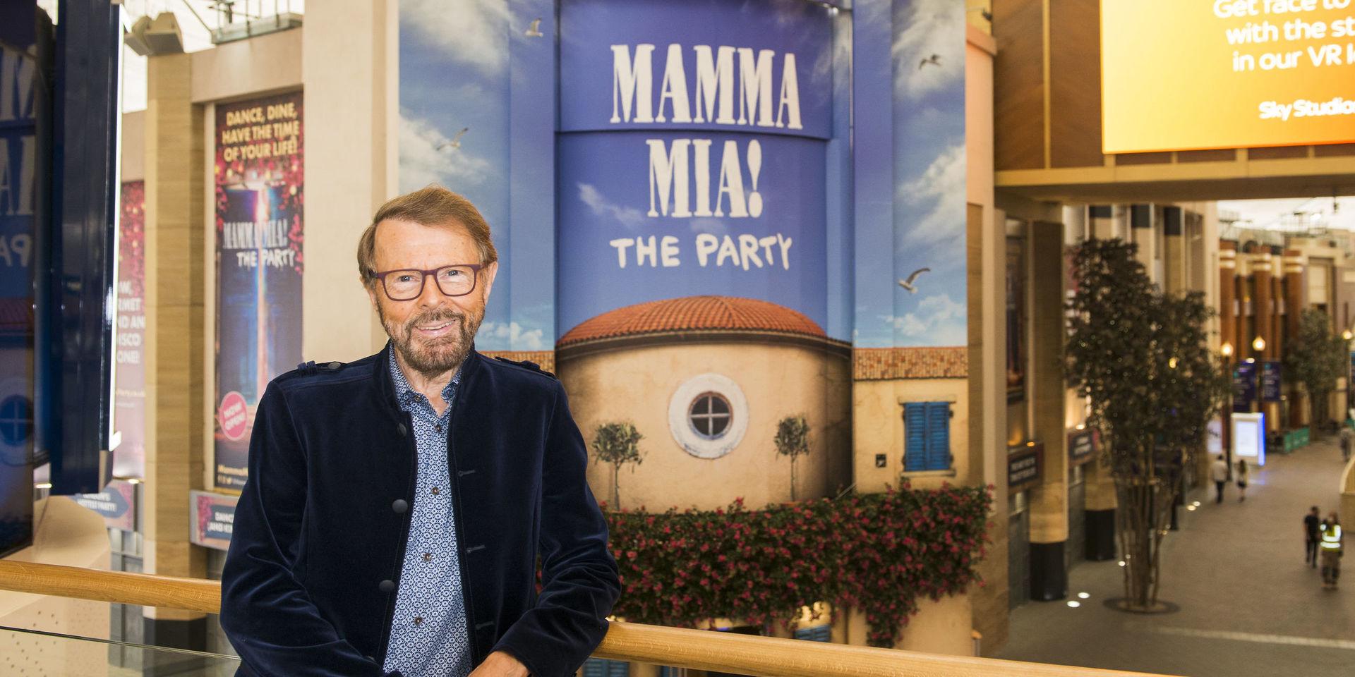 Den som vill gå på 'Mamma mia! The party' i London får ta sig till O2-arenan, tidigare känd som Millenniedomen. Den ligger lite för sig själv i Greenwich. 'Här kan gästerna hålla på till långt inpå natten utan att störa någon', säger Björn Ulvaeus.