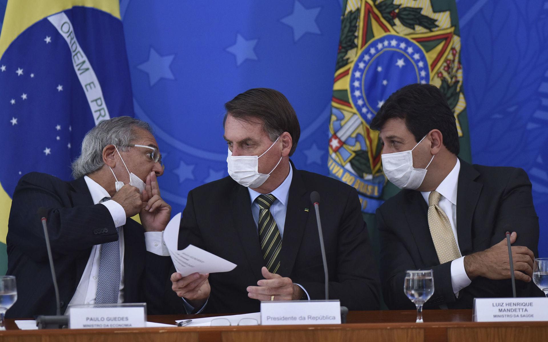 Brasiliens president Jair Bolsonaro var tidigt ute och försökte dämpa oron för det nya coronaviruset.