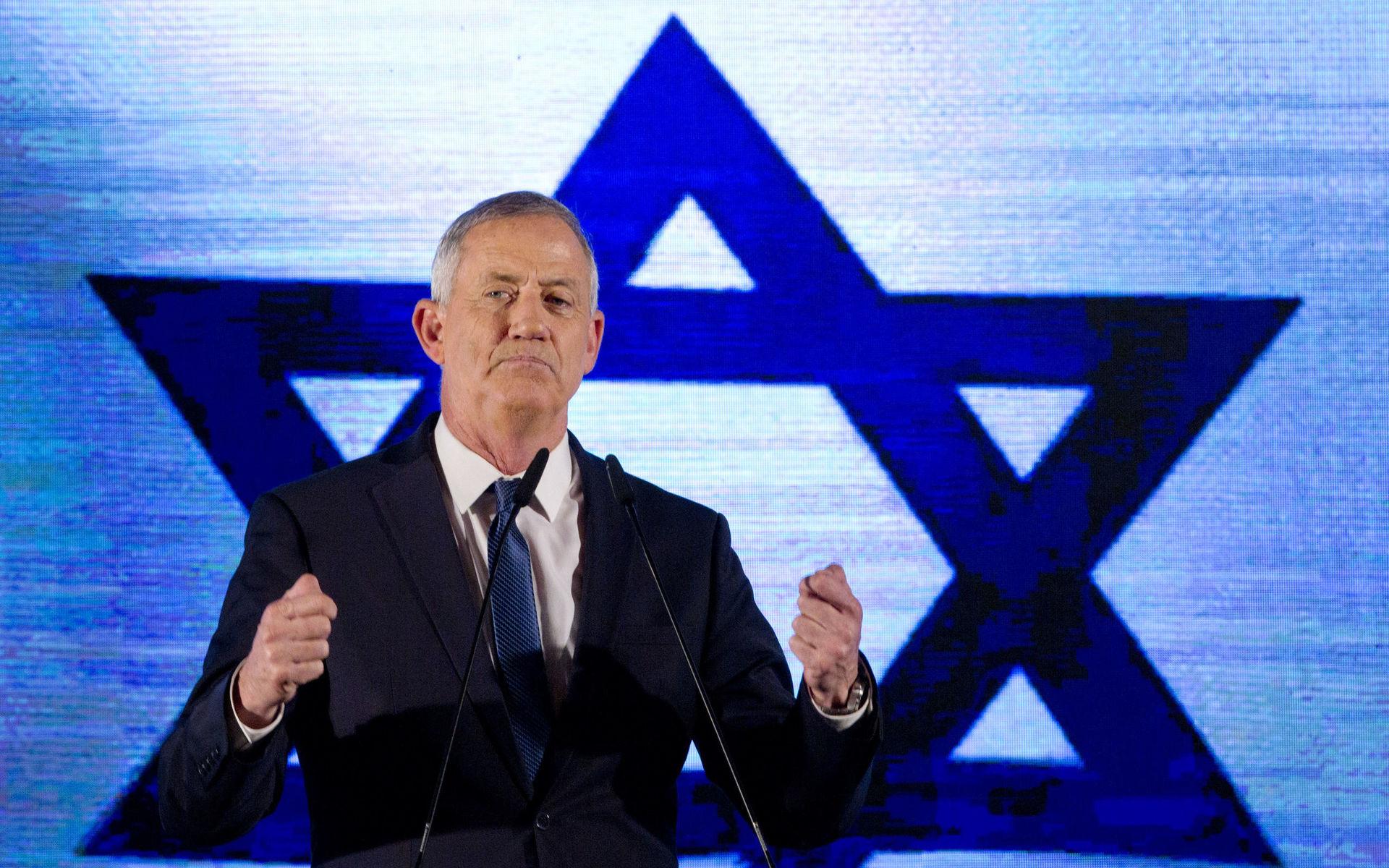Benny Gantz parti Blåvitt och Netanyahus Likud ligger jämsides i mätningarna. 