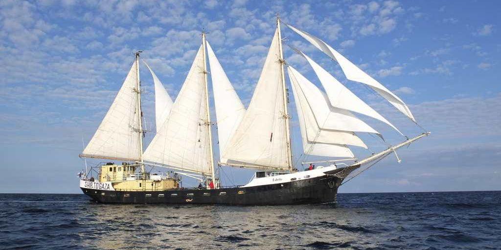 Ship to Gaza, den svenska båten Estelle, anlöper förhoppningsvis inom kort Gaza hamn, med en last av leksaker, sjukvårdsutrustning, cement, musikinstrument och hopp. Att häva blockaden är en nödvändighet och kan ge hopp om fred för folken i regionen, skriver debattören.