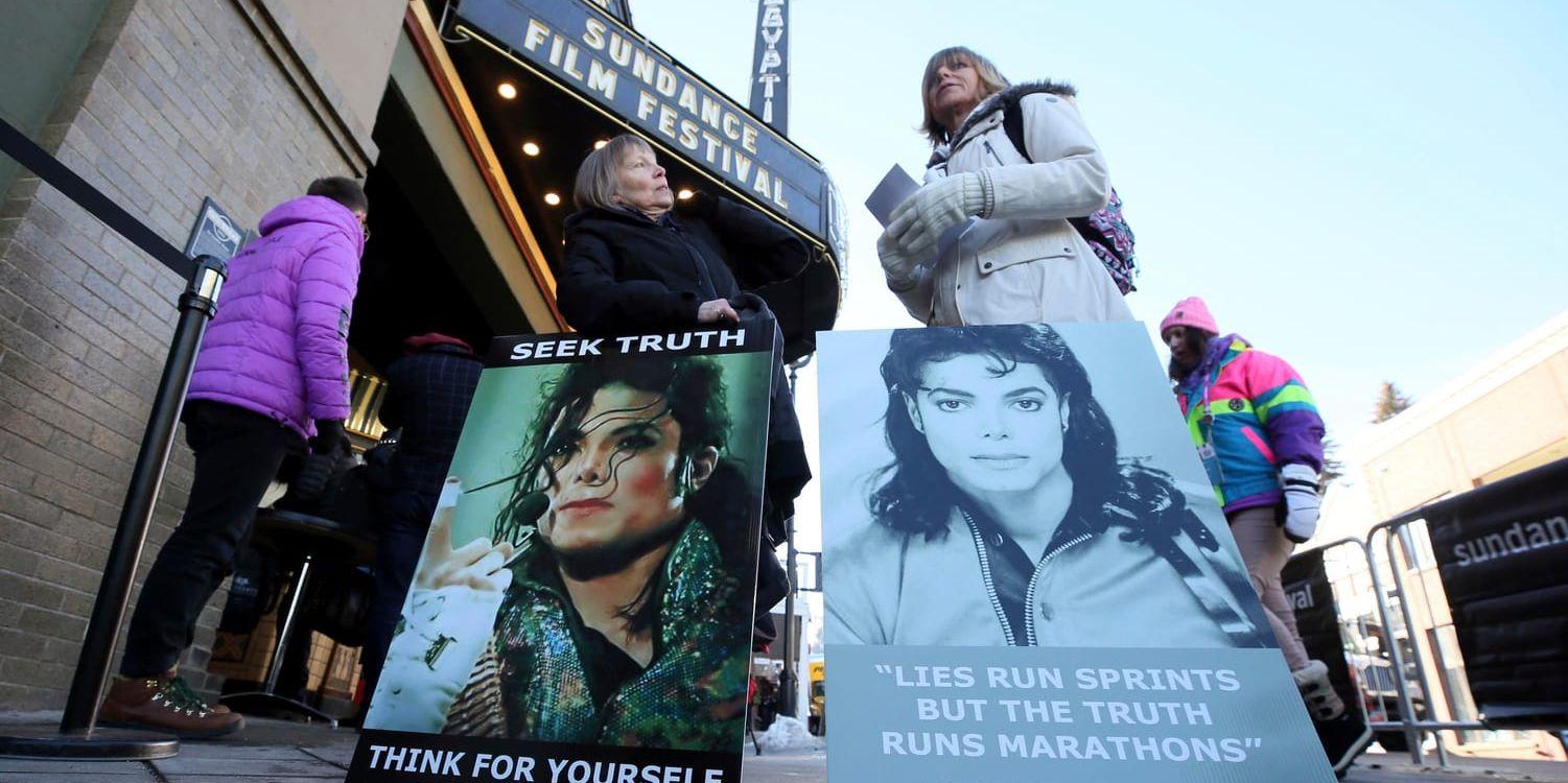 Protester utanför visningen av "Leaving Neverland" på Sundance i januari. Arkivbild.