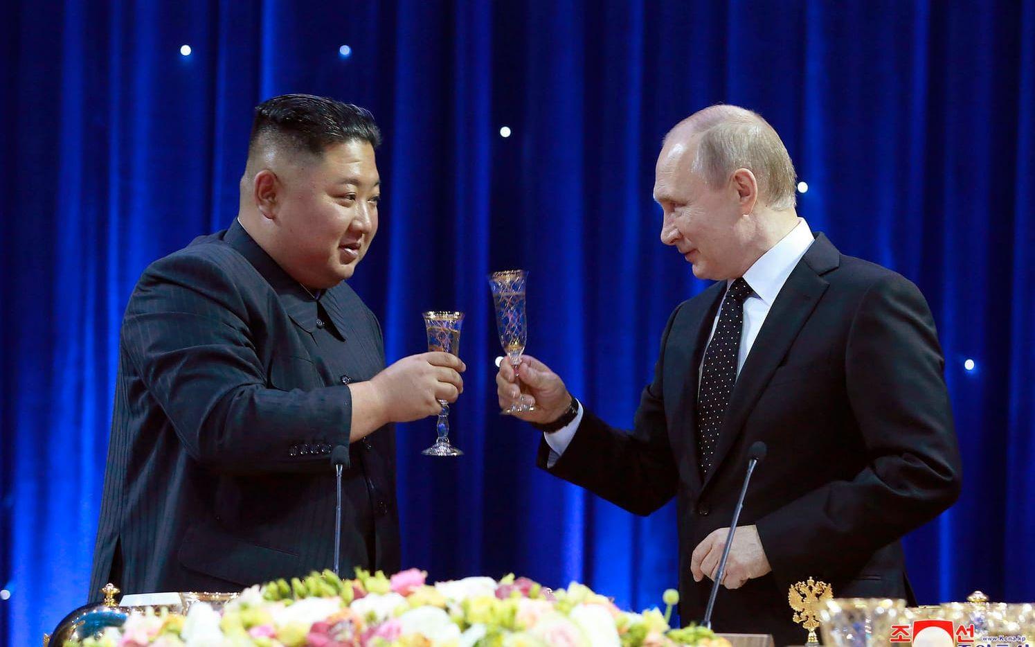 Vladimir Putin och Kim Jong-Un träffades redan 2019 i Vladivostok. Arkivbild.