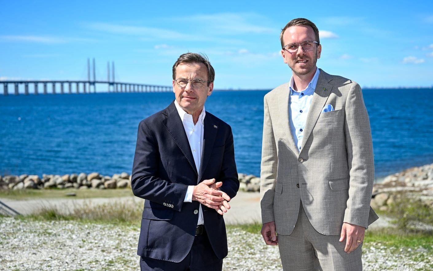 Statsminister Ulf Kristersson (M) och infrastruktur- och bostadsminister Andreas Carlson (KD), vid söndagens presskonferens.