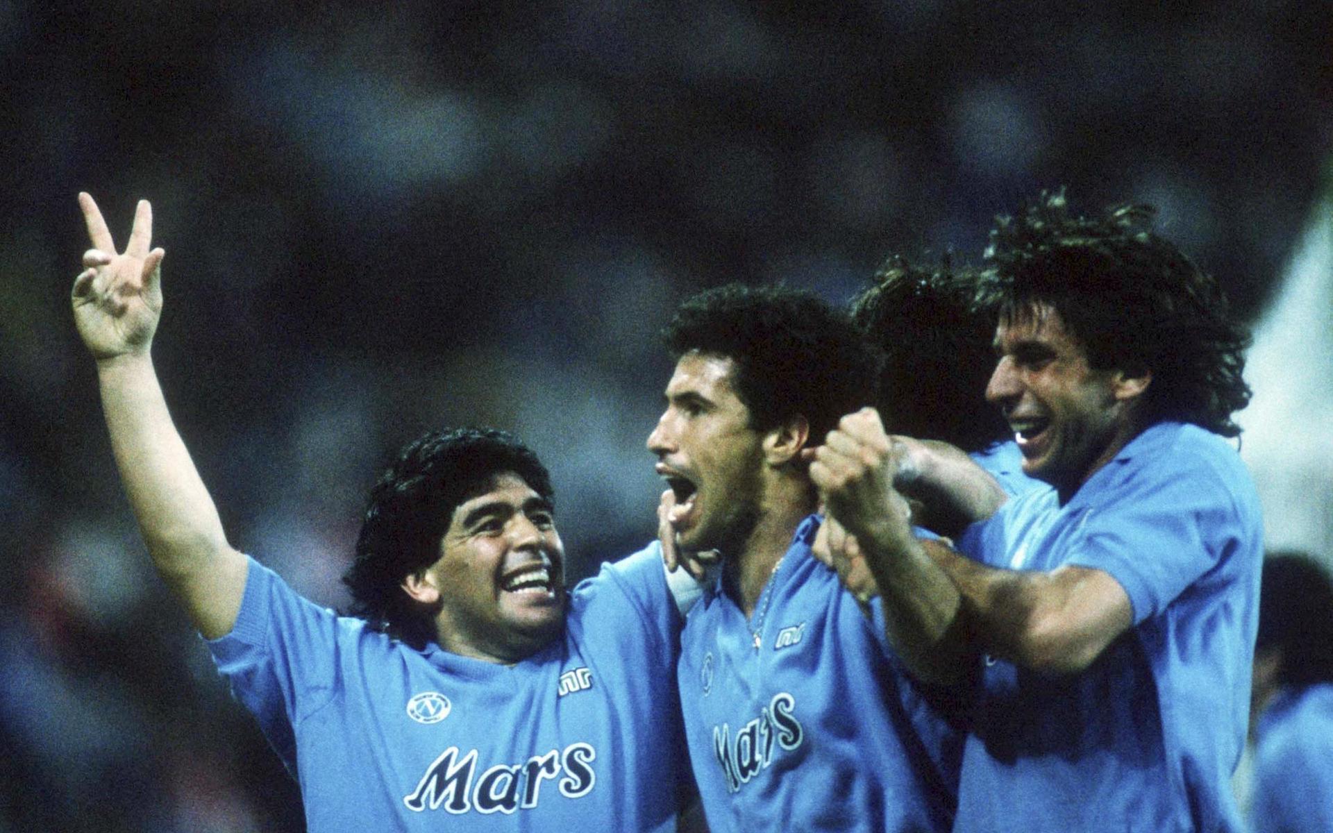 Videon på Maradonas uppvärmning inför Uefacup-semifinalen 1989 har blivit ikonisk, nu ska den visas på samtliga Serie A-arenor i helgen. 