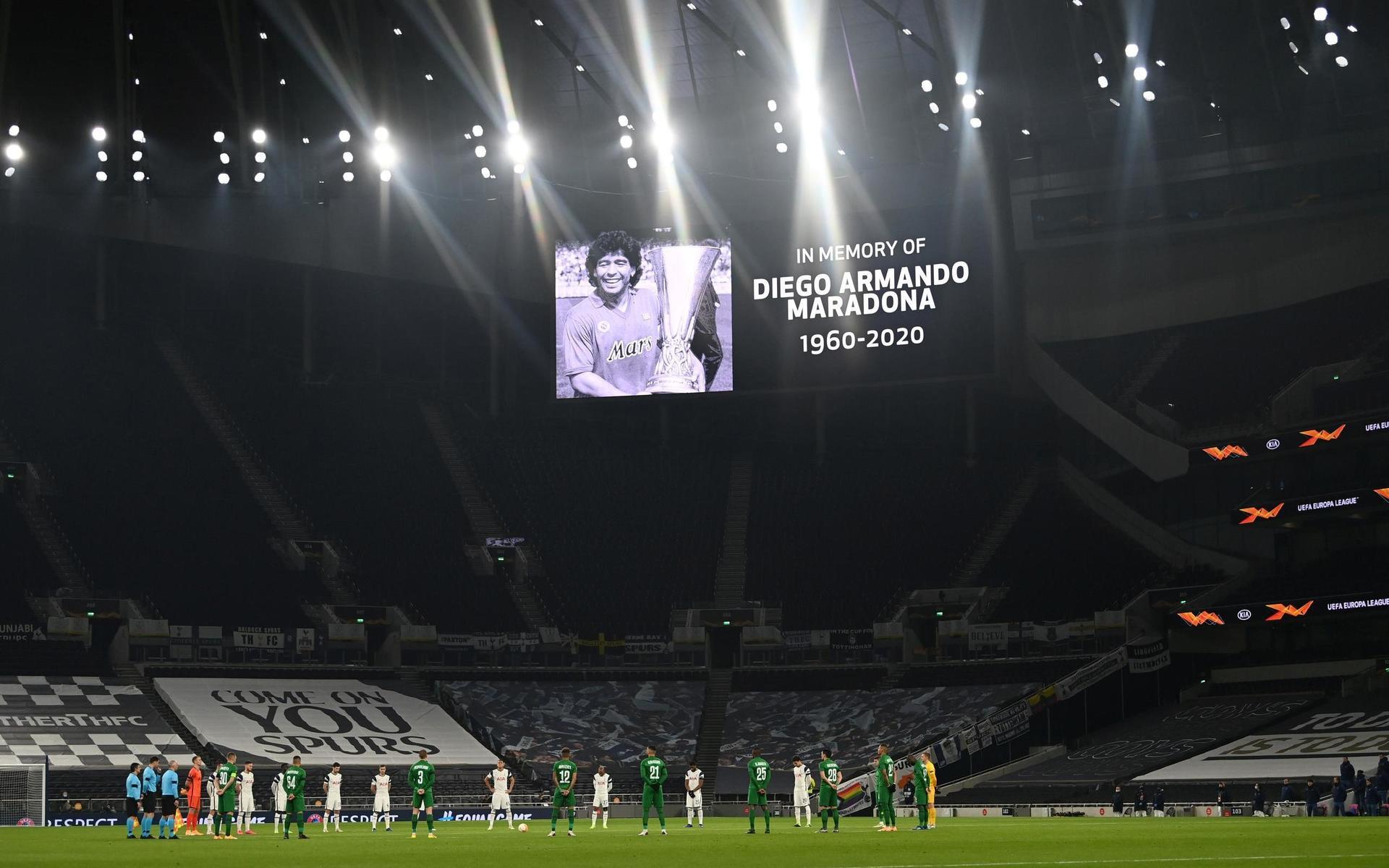 På samtliga arenor i Champions League och Europa League på onsdagen och torsdagen hölls en tyst minut för Maradona. 