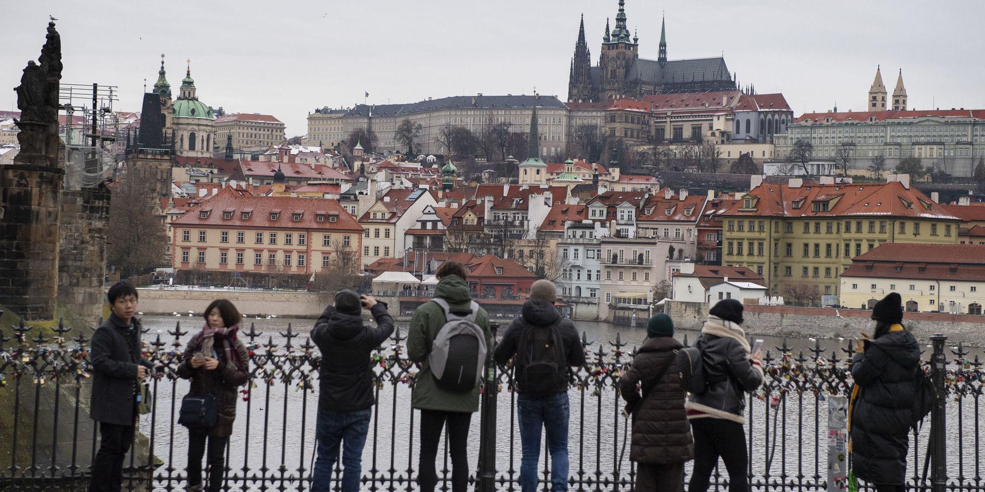 Turismen till Prag ökar stadigt, förra året kom 8 miljoner besökare till staden. Mest ökar den kinesiska turismen som steg med 30% under samma år.