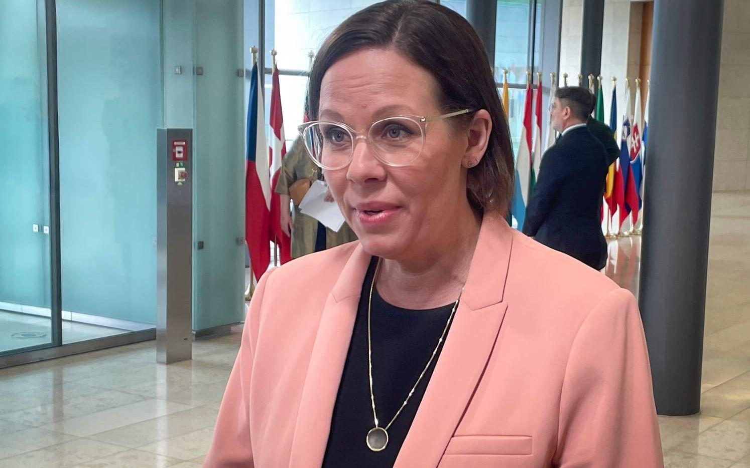Utrikesminister Maria Malmer Stenergard på väg in till ett EU-möte i Luxemburg i tisdags.
