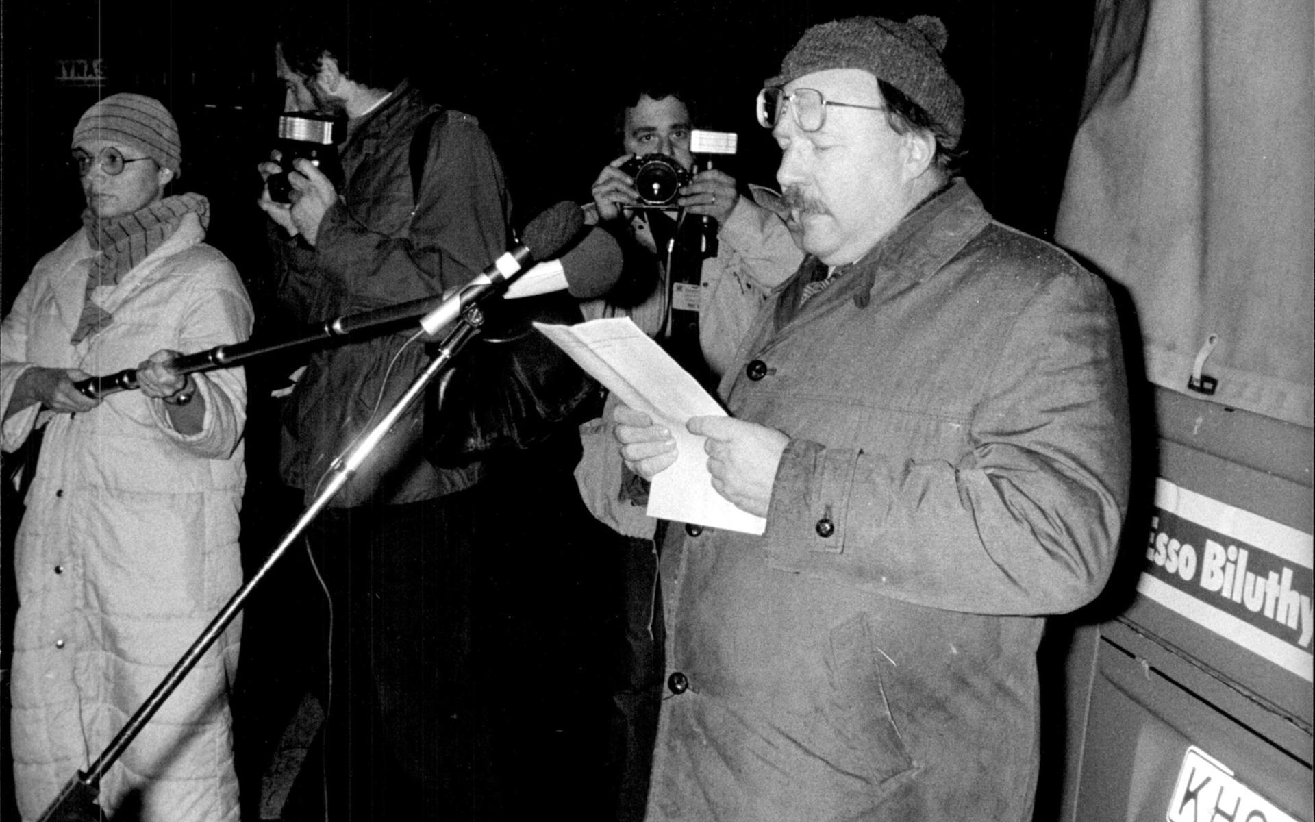 1981 talade Myrdal vid en demonstration utanför Sovjetunionens ambassad mot gränskränkningen med ubåt U137.