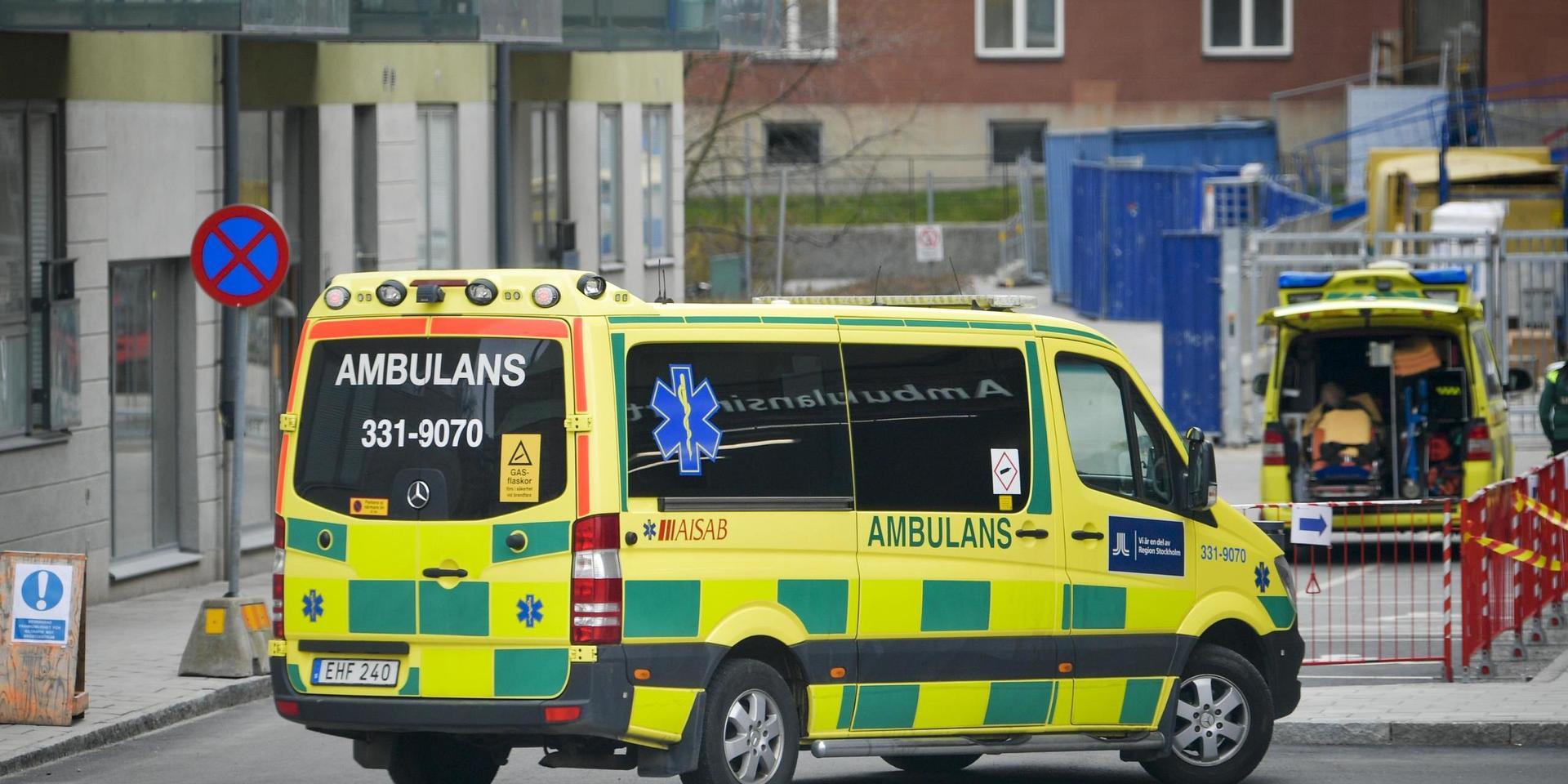 En ambulans i Stockholm anländer till akutmottagningen på S:t Görans Sjukhus. Arkivbild.