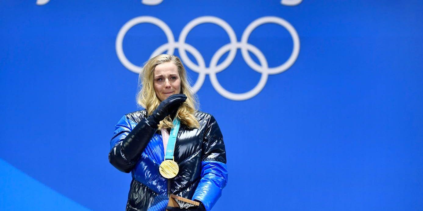 Stina Nilsson fick fälla nya glädjetårar när hon tog emot sitt första OS-guld.