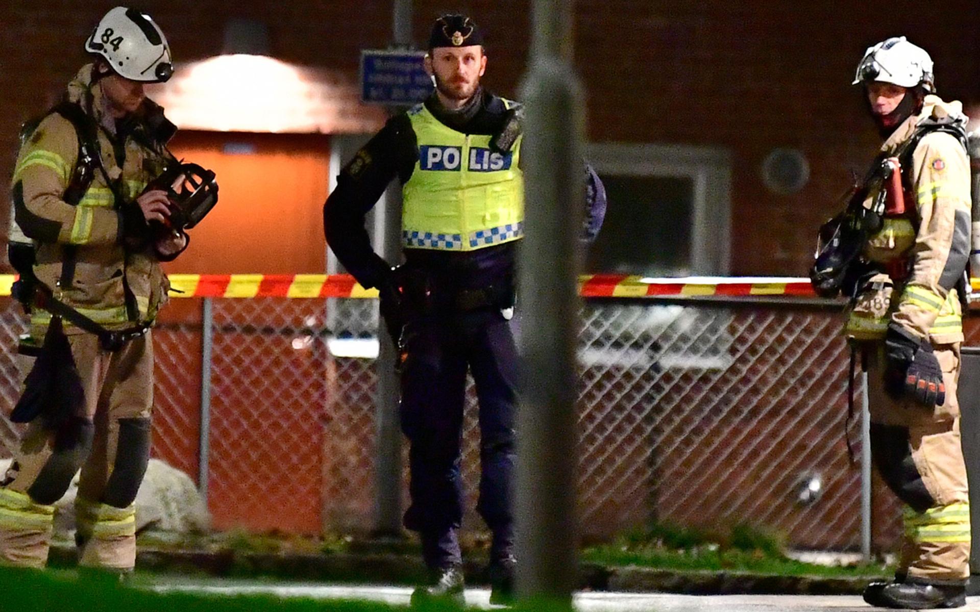 Ett stort område är avspärrat i Frölunda efter att polisen hittat ett misstänkt farligt föremål. 