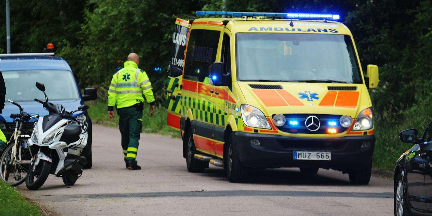 Barnet kördes med ambulans till sjukhus. FOTO: Christer Grändevik
