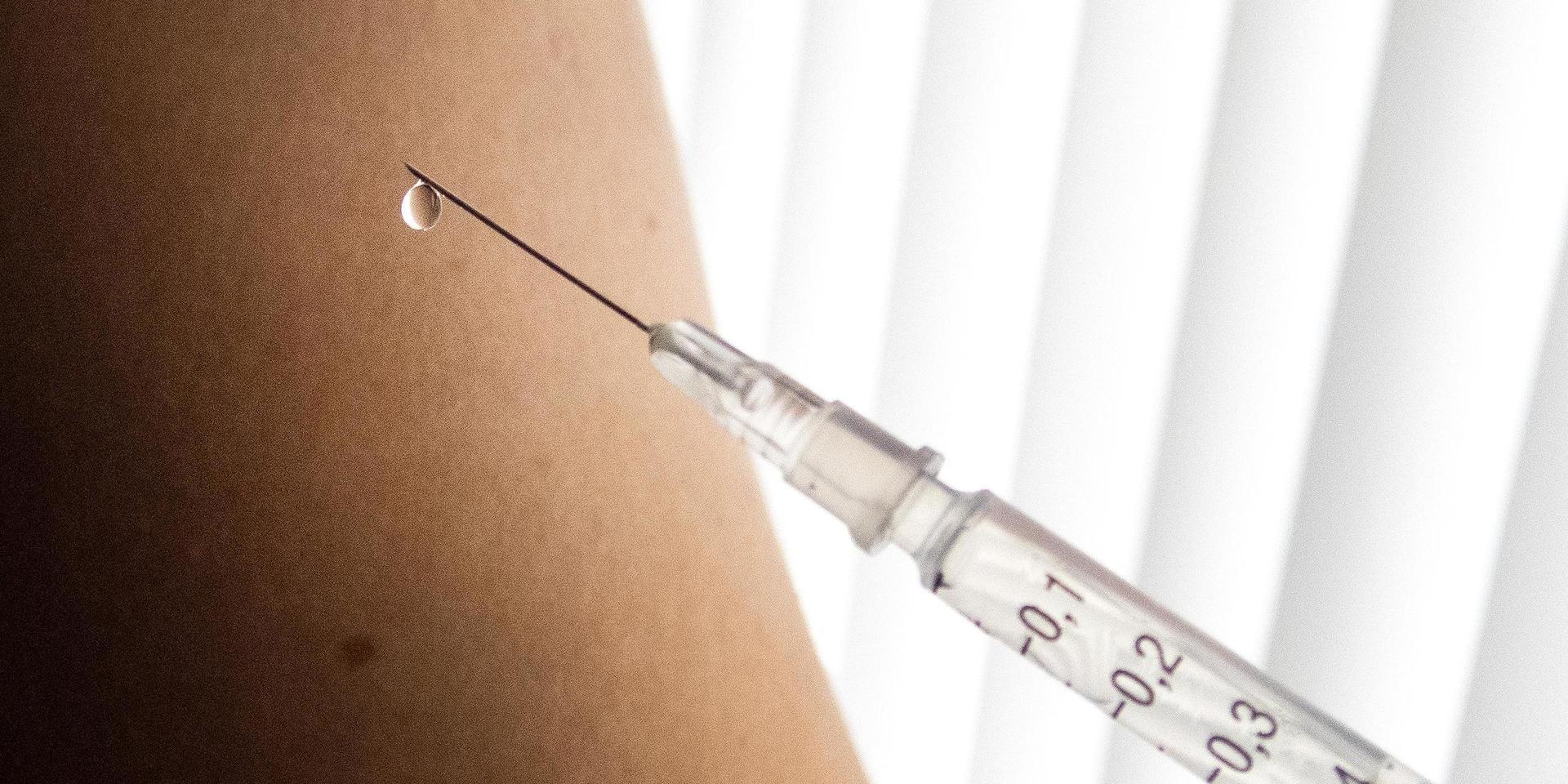 Insändarskribenten är upprörd över bristen på vaccin.