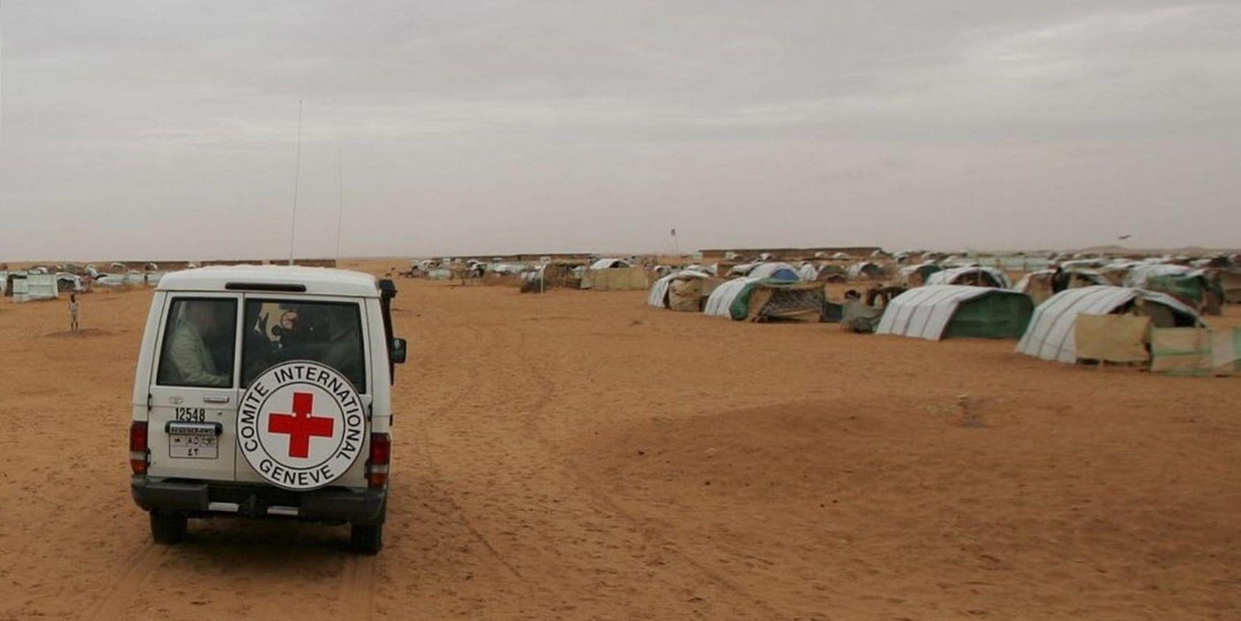 Ett av Internationella Rödakorskommitténs fordon. Bilden är tagen vid ett annat tillfälle, i grannlandet Sudan. Arkivbild.