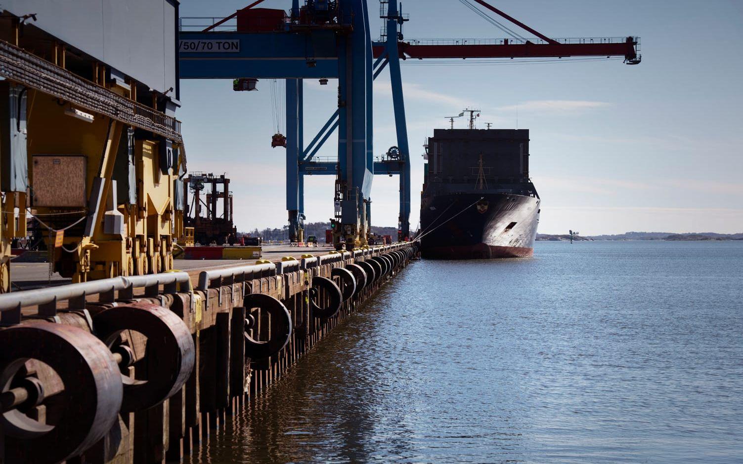 Konflikten i Göteborgs containerhamn fick i våras regeringen att tillsätta en utredning för "översyn av lagstiftningen kring stridsåtgärder på arbetsmarknaden"