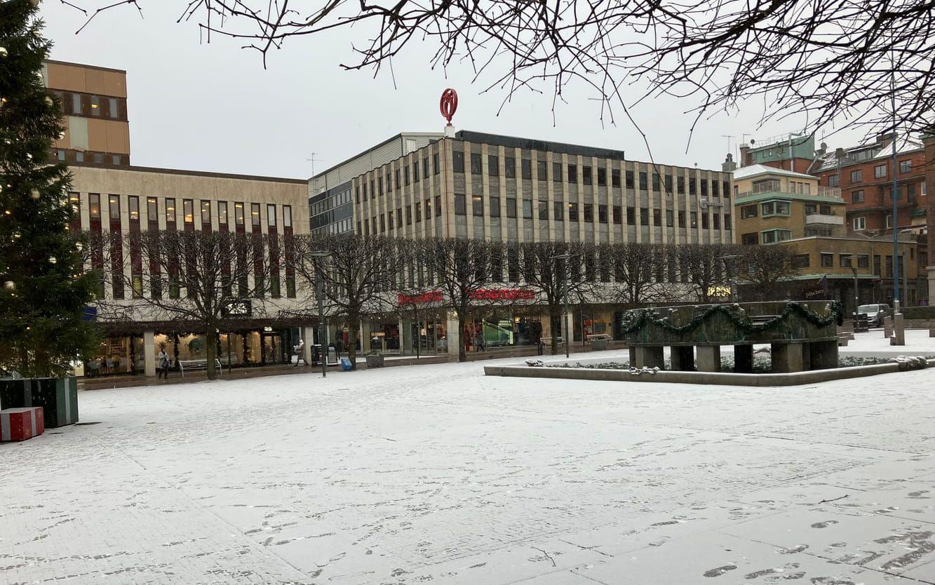 Det ligger också snö i centrala Borås.