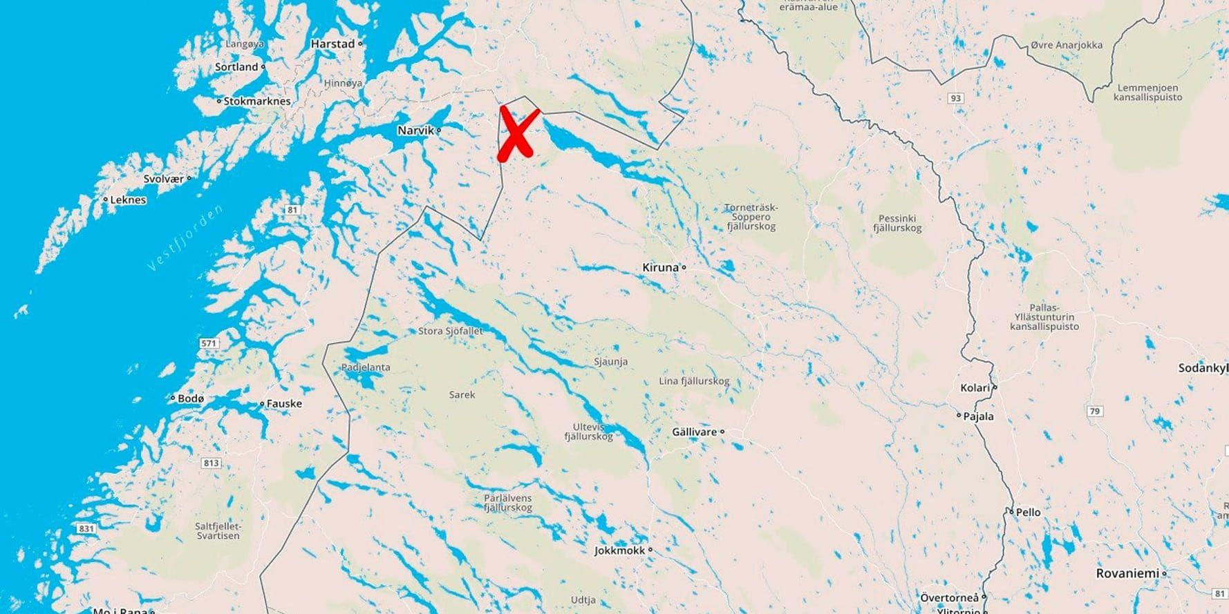 Tjugo turister och tre anställda är insnöade i Låktatjåkkastugan i Norrbotten.
