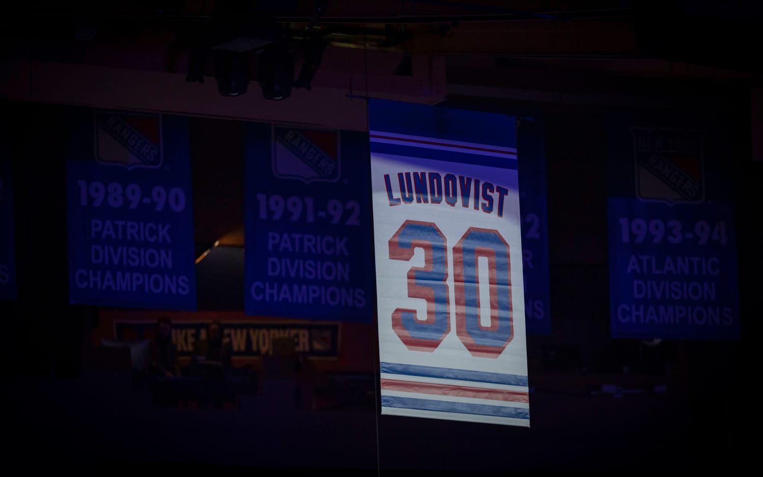 Lundqvists tröja har nu tagit sin plats bredvid en rad Rangers-ikoner. 