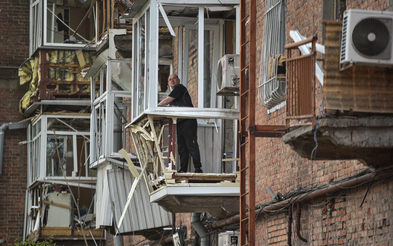 Bostadshus som skadades i Dnipro i slutet av april.
