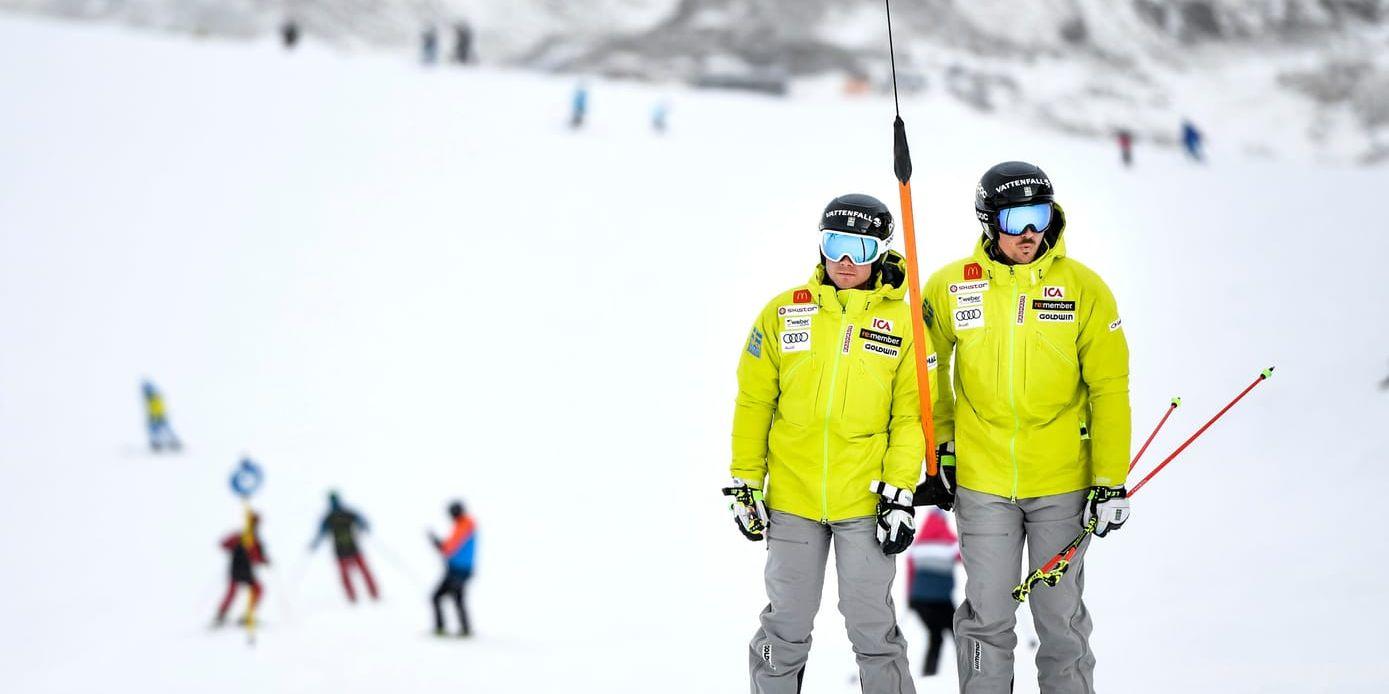 Det fanns betydligt mycket mer snö i Sölden i fjol än vad det gör i år inför den alpina världscuppremiären. Här är det Matts Olsson och André Myhrer som är på väg upp i liften i samband med fjolårspremiären.