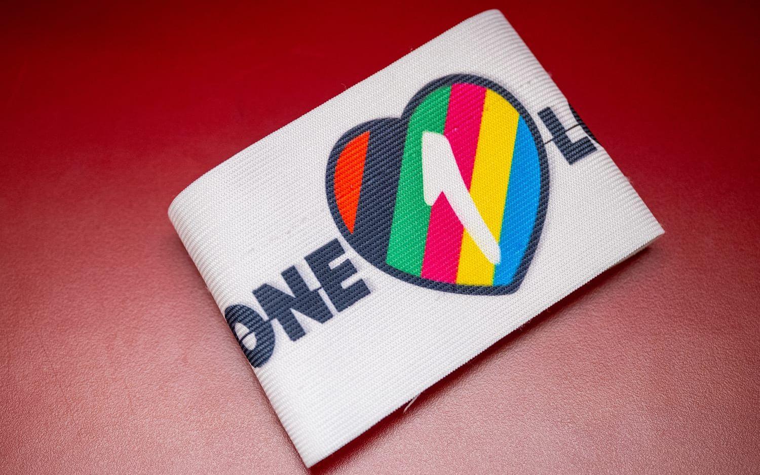 ”One Love”-bindeln, som lagen alltså inte tillåts bära i VM.