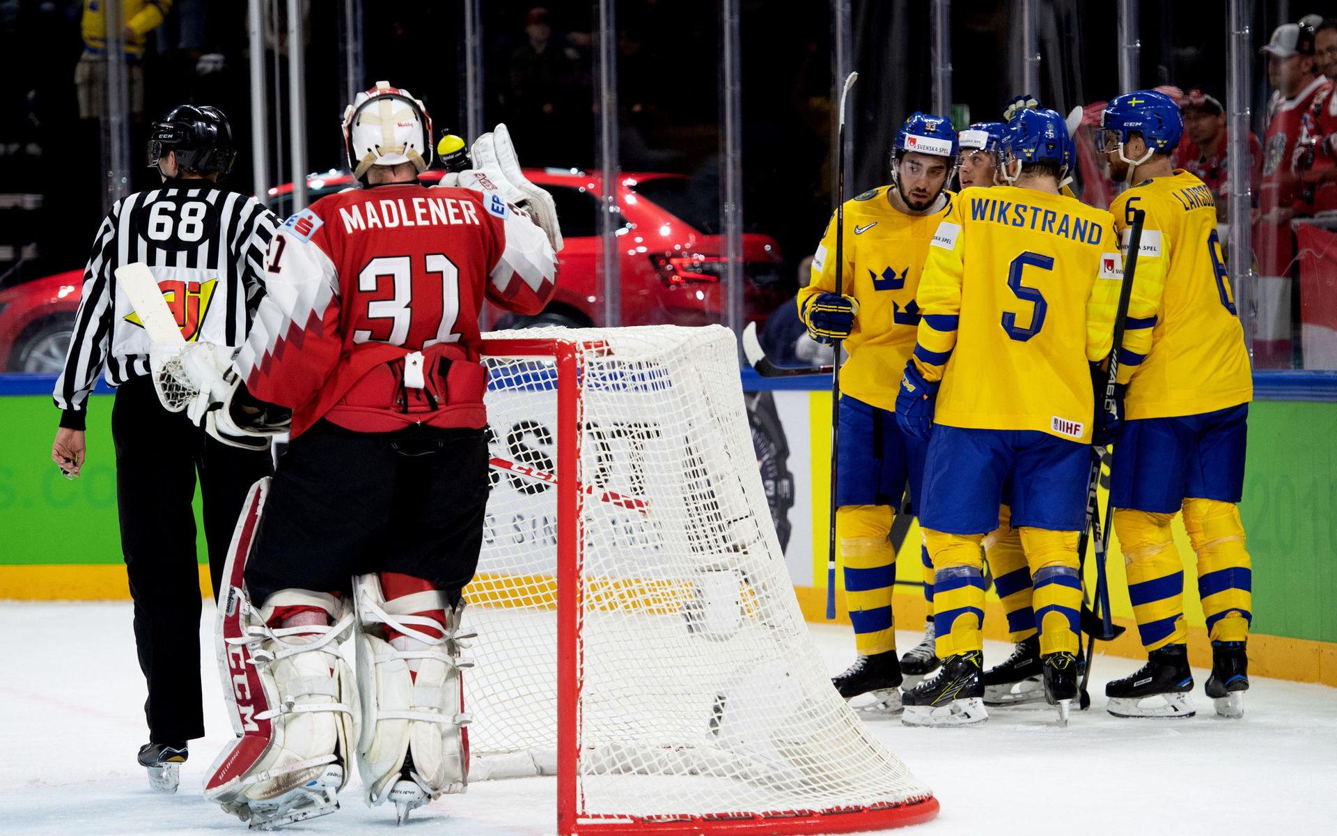 Mattias Janmark utökade Sveriges ledning till 2-0 i slutet av första perioden. 