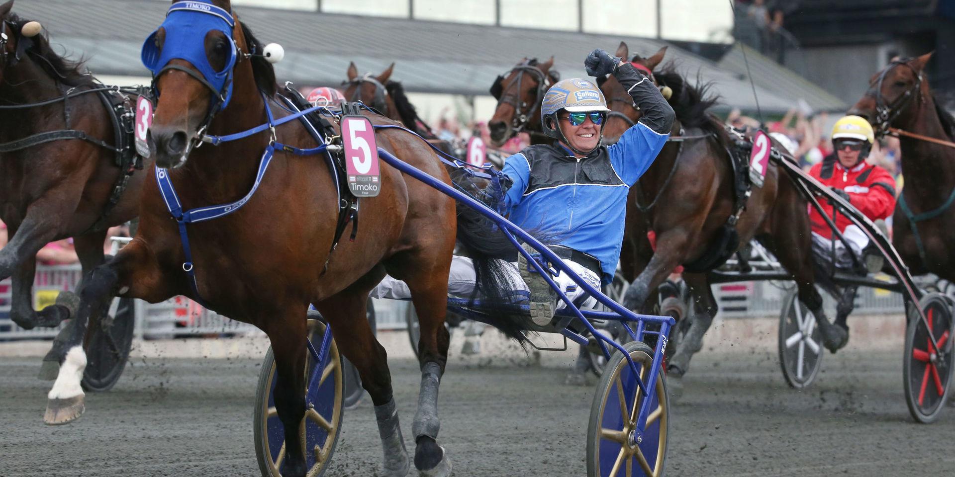 2017 vann Björn Goop Elitloppet för tredje gången med franska hästen Timoko. I år har han chansen att bli den näst segerrikaste kusken i Elitloppsammanhang genom alla tider.