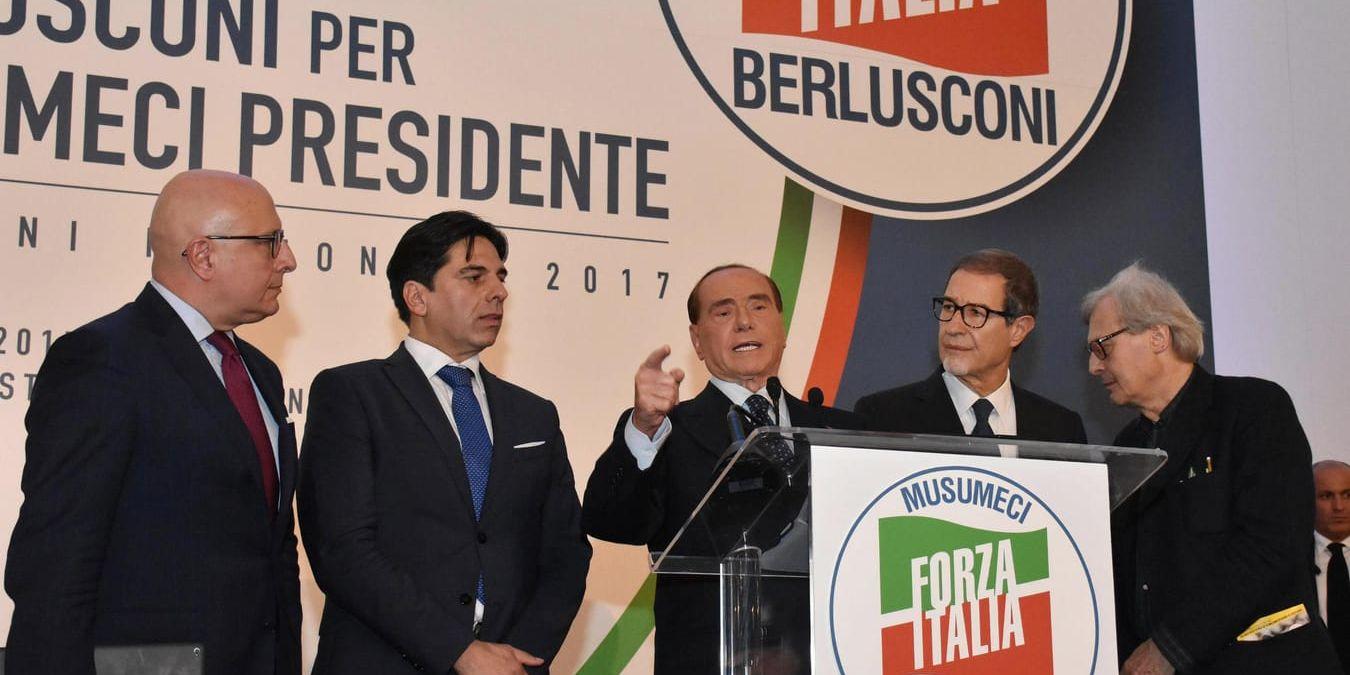 Den före detta premiärministern Silvio Berlusconi på ett valmöte med sitt parti Forza Italia på Sicilien. Arkivbild.
