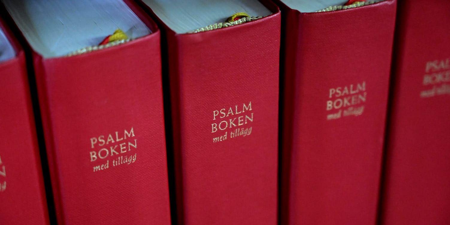 Vid revideringen av psalmboken 1986 togs Fädernas kyrka bort, skriver insändaren.