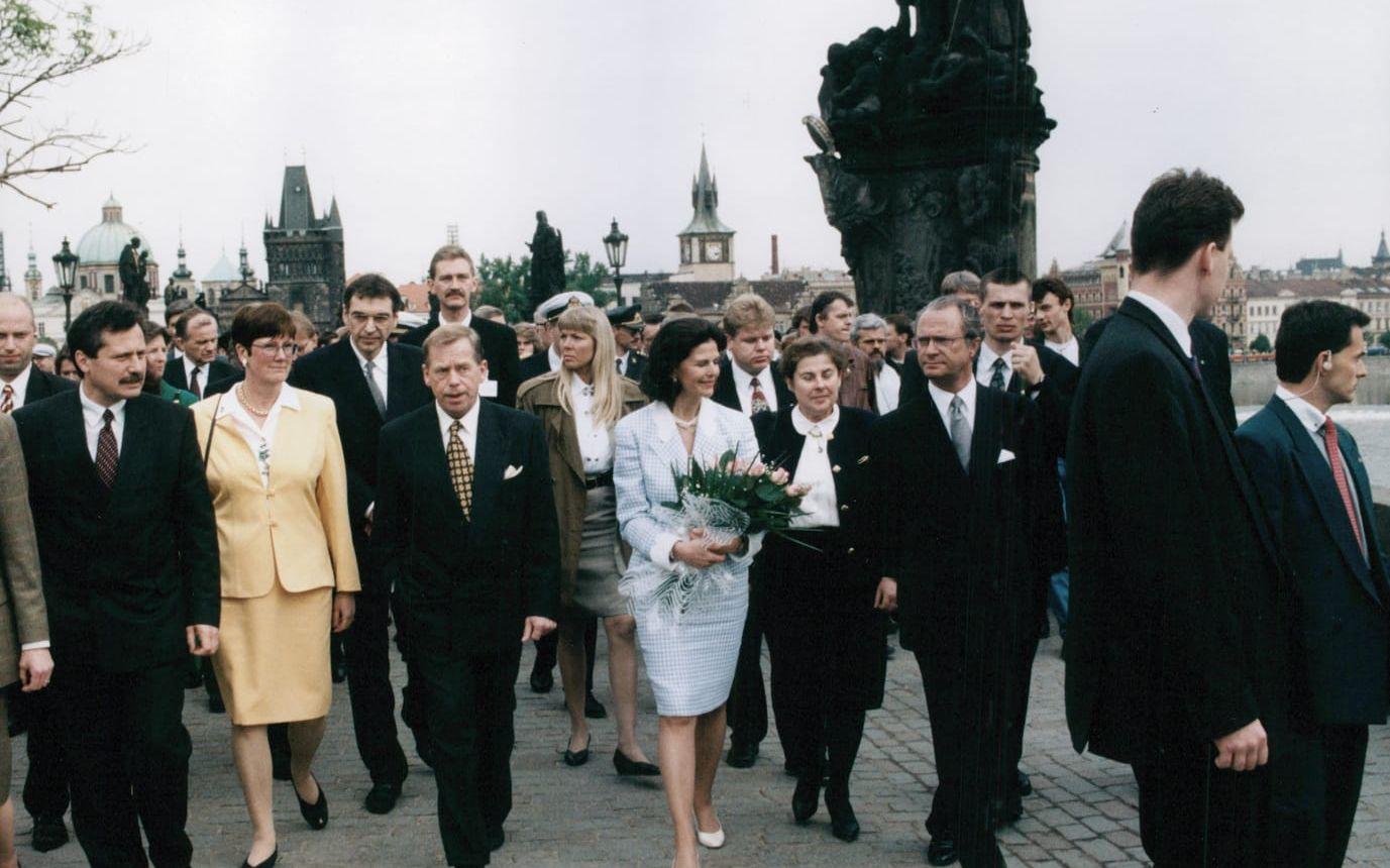 Kungen och Silvia tillsammans med Tjeckiens president Václav Havel under ett statsbesök i Tjeckien 1995. 
