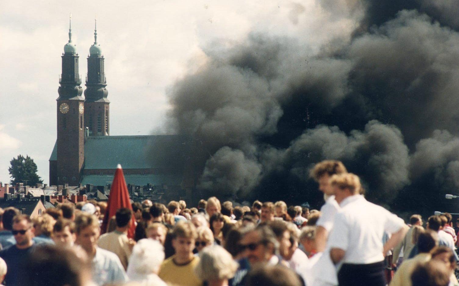Gripen störtade under Vattenfestivalen på Långholmen, inte långt från de tusentals åskådare som tittat på uppvisningsflygningen. Foto: Yngve Magnusson