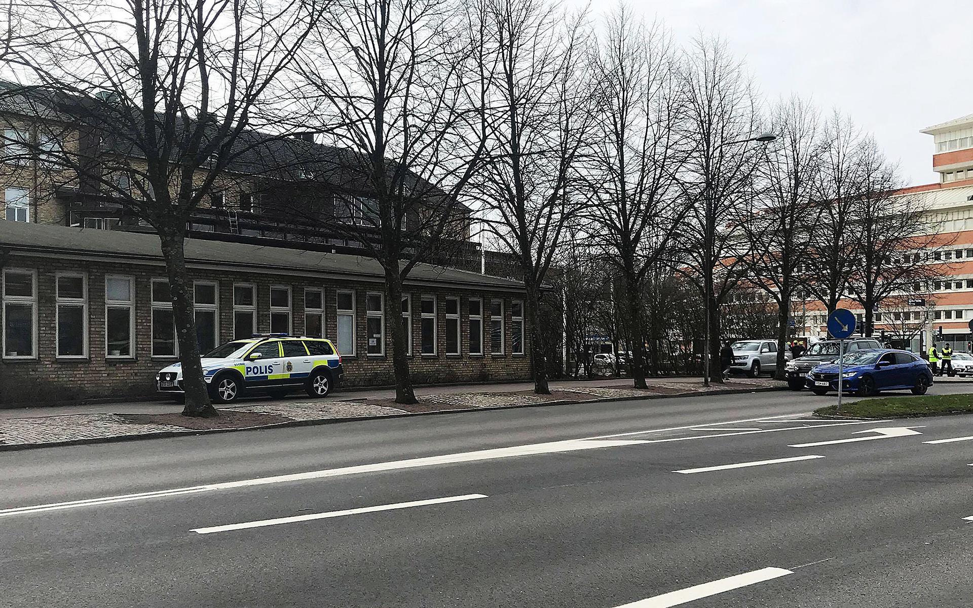 En polisinsats pågick på Katrinelundsgymnasiet under fredagen.